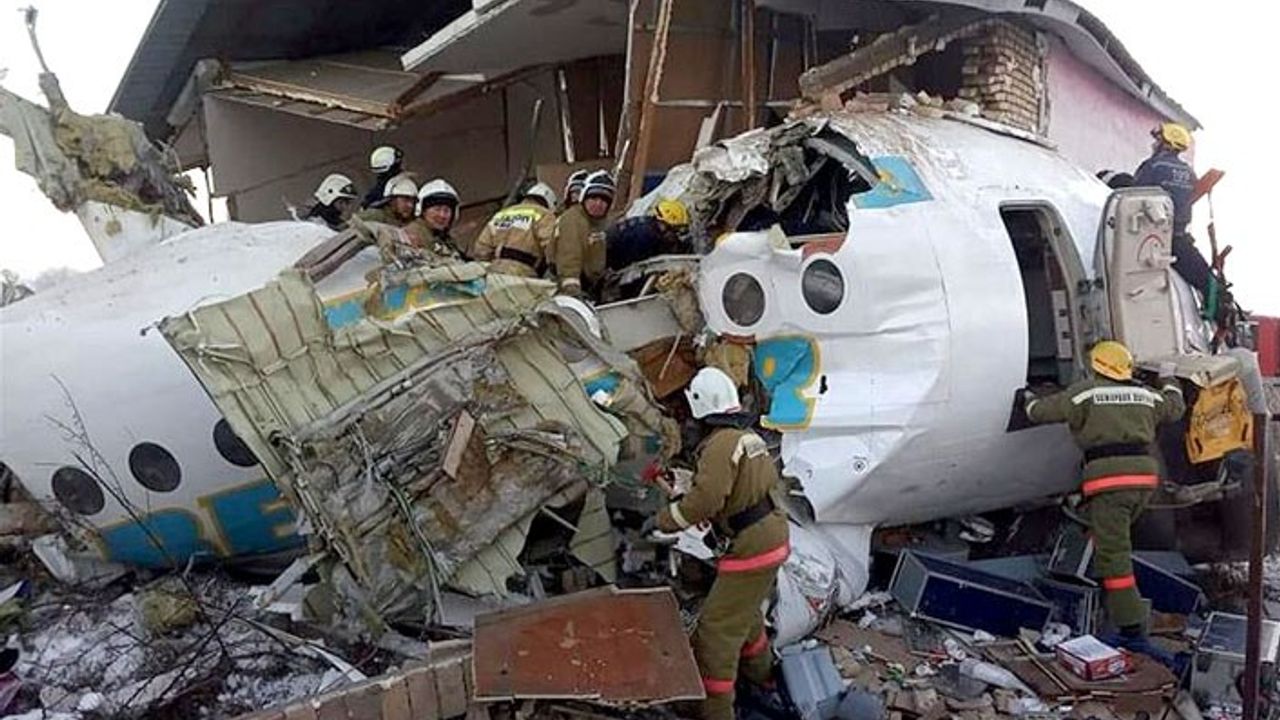 Kazakistan uçak kazasında kaç kişi öldü? - Kapak Görseli